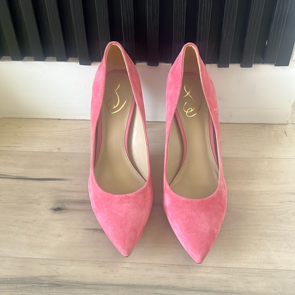 Size 11 W - pink pumps